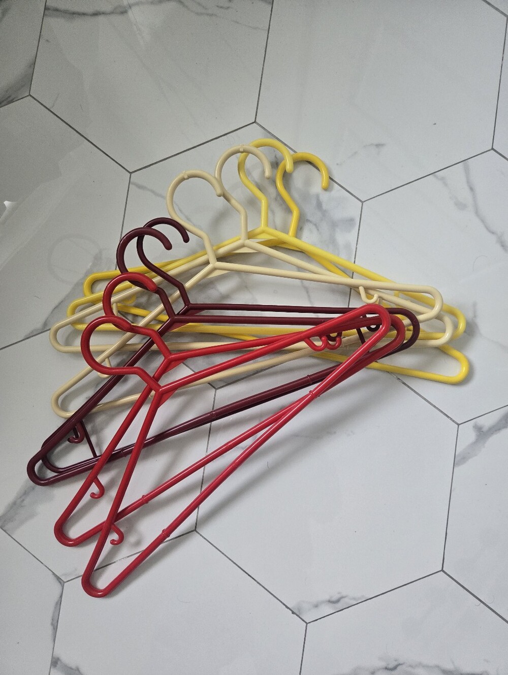 *Free With Purchase* Colorful Plastic Coat Hangers – Assorted Yellow Cream & Red